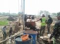 Personil Satgas TMMD Tetap Semangat Dalam Pembangunan Jembatan