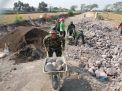 Koramil Krian Kerahkan Personel Untuk Membantu Satgas TMMD Desa Kupang