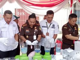 Kejari Tanjung Perak Musnahkan Barang Bukti Periode Juni Hingga November 2023