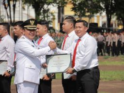 Berhasil Ungkap Produksi Ganja,Bupati Beri Penghargaan Personil Satnarkoba Polres Jember