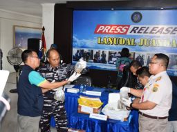 TNI AL Gagalkan Upaya Penyelundupan 8 Box Terumbu Karang Dilindungi