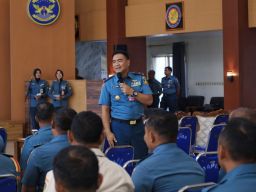 Kokohkan Nasionalisme, Personel Penerbangan Wilayah Surabaya Nobar Film De Oost