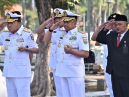 Sambut HUT Ke-79 TNI AL, Pangkoarmada II Ikuti Ziarah