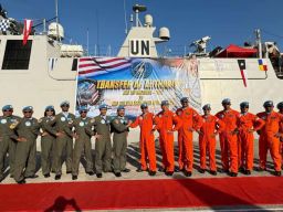 Lanjutkan Misi, Air Crew HS-1305 Serahkan Penugasan Maritime Taks Force kepada Air Crew HS-1306