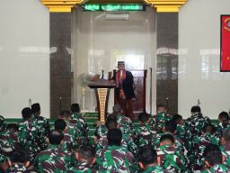 Membangun Mentalitas Tangguh Menghadapi Percepatan Zaman, Prajurit dan PNS Menart 2 Marinir Laksanak
