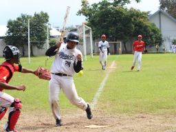 Tim Softball Putra Madiun dan Softball Putri Ngawi Tembus Semifinal Softball Porprov IX Jatim 2025