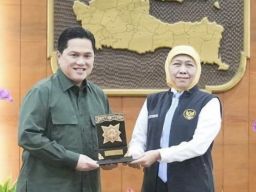 Perkuat Akar Rumput, PSSI Genjot Liga 3 dan 4 Erick Thohir Temui Gubernur Khofifah di Surabaya