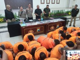 34 LGBT Diamankan Di Hotel Midtown, Kasatreskrim Terapkan Pasal Pornografi Dan ITE