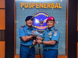 Komandan Puspenerbal Kembali Sematkan Brevet Kehormatan Penerbangan TNl AL kepada Empat Pati TNl AL