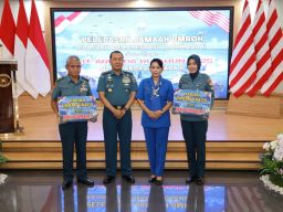 Wujud Penghargaan Prestasi, Pangkoarmada II Lepas Jamaah Umroh Prajurit Koarmada II