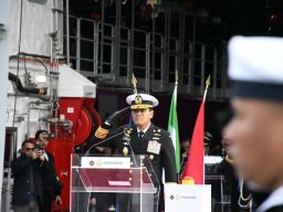 Pengibaran Bendera Merah Putih Tandai Penyerahan Resmi KRI Prabu Siliwangi-321 kepada TNI Angkatan Laut
