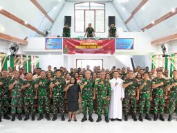 Komandan Kodaeral lX Hadiri Perayaan Natal 2025 Bersama Warga Kodaeral lX di Gereja Mahanaim