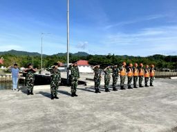 Kodaeral lX Kembali Sambut Kedatangan Dua KRl Merapat di Dermaga Tawiri Kota Ambon