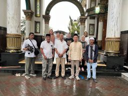 R.H.M. Ali Zaini Pimpin Sedekah Takjil 100 Nasi Kotak di Bangkalan, Perkuat Sinergi Ormas di Jatim