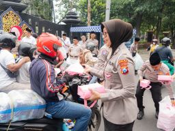 Setrategi Humanis dan Religius Ditlantas Polda Jatim Kawal Mudik Aman 1447 H