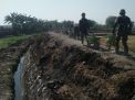 Satgas TMMD Bersama Warga Bebaskan Banjir Di Desa Kupang, Sidoarjo