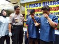 Penjahat bersejata api ditangkap polisi Surabaya