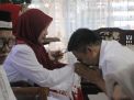 Sebelum Daftar Ke KPU, Tomy Satria Sungkem Ke Ibunya Minta Restu