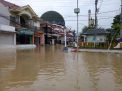 DIKEPUNG BANJIR MAYSARAKAT KOTA SAMPANG KEBINGUNGAN
