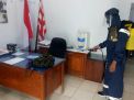 PRAJURIT KIMA MENART 2 MARINIR LAKSANAKAN PENYEMPROTAN DESINFEKTAN