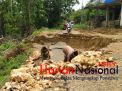 Jalan Poros Kecamatan Sokobanah Sampang Ambalas, Belum Ada Penanganan 