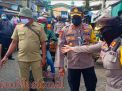 Kapolsek Asemrowo Dampingi Kapolres KP3 Kunjungi Pasar Tradisional