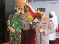 Panglima TNI Dan Kapolri Tinjau Vaksinasi Prajurit di Polda Jatim 