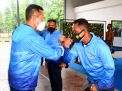 DANMENART 2 MARINIR TERIMA ALAT FITNES DARI KOMANDAN KORPS MARINIR 