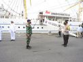 Pangkoarmada II Ajak Keliling Kapolda Jatim Melihat KRI Bima Suci 