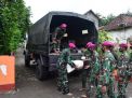 Marinir Berbagi Kasih Terhadap Warga Yang Terdampak Banjir Di Jombang