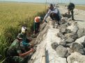Jiwa Korsa Kodim 0816 Dalam Rangka Membangun Jalan di Desa Kupang