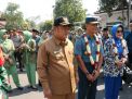 Upacara Penutupan Bhakti TMMD Menyerahkan Sembako Secara Simbolis