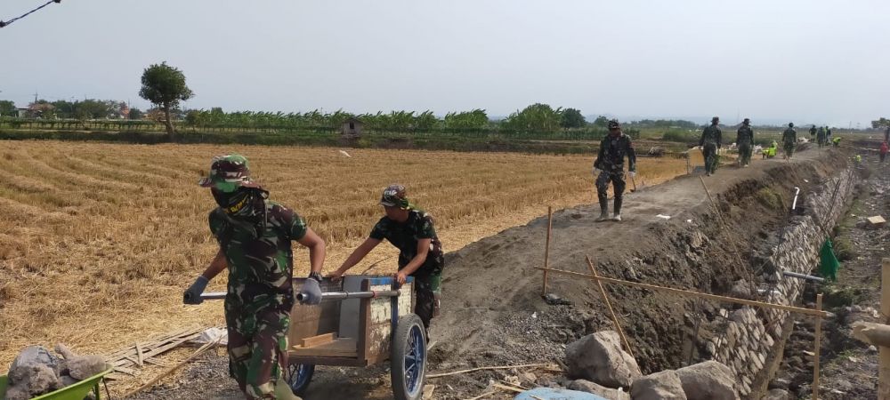 Kejar Target, Personil Kodim Sidoarjo Serbu Desa kupang