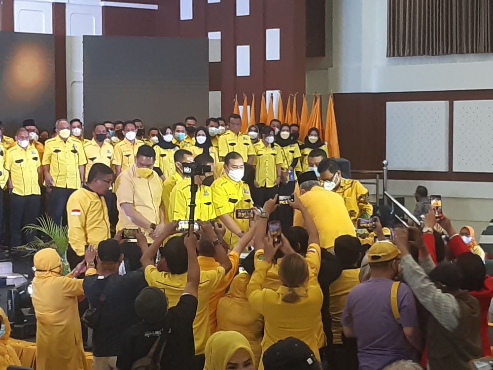 Suasana penandatanganan SK kepengurusan DPD Golkar Kota Bekasi periode 2020-2021.