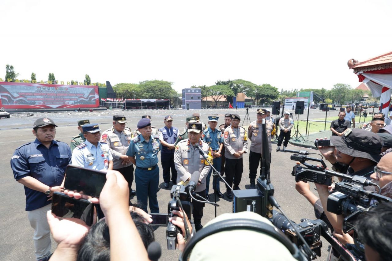 Polda Jatim Bersama Forkopimda Gelar Apel Pasukan Operasi Mantap Brata Semeru 2023-2024