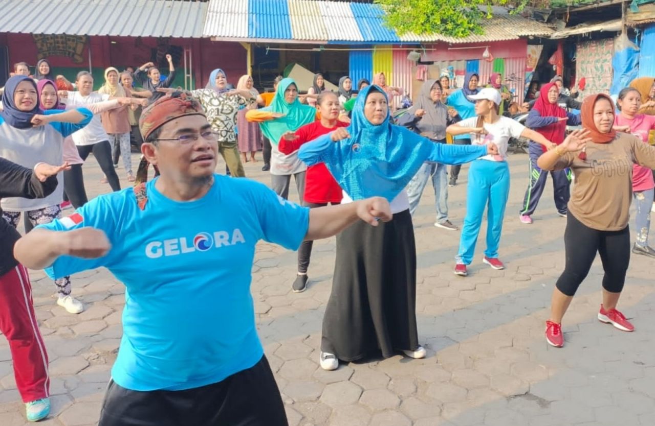 Doddy Eka Saputra, dr. Anna Susanti senam bersama Warga