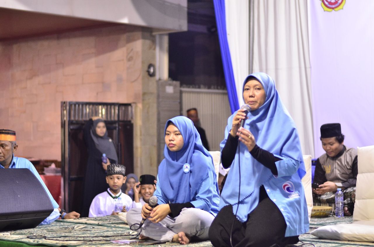 dr. Anna Susanti, Caleg DPRD Kota Surabaya Dapil 1 Gelora Bersama Warga Kertajaya Bersholawat