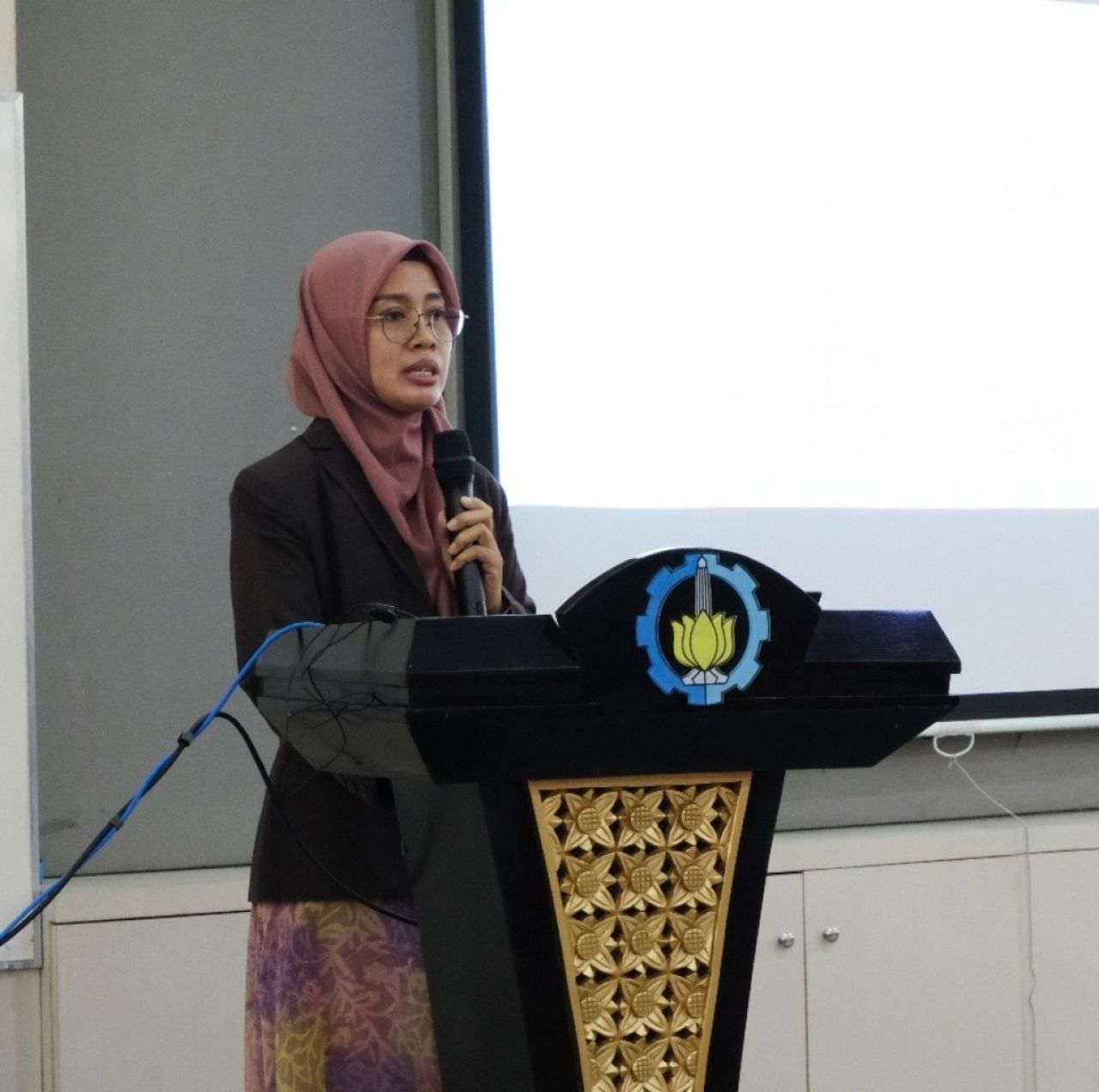Sistem Informasi ITS Luluskan Doktor Pertama