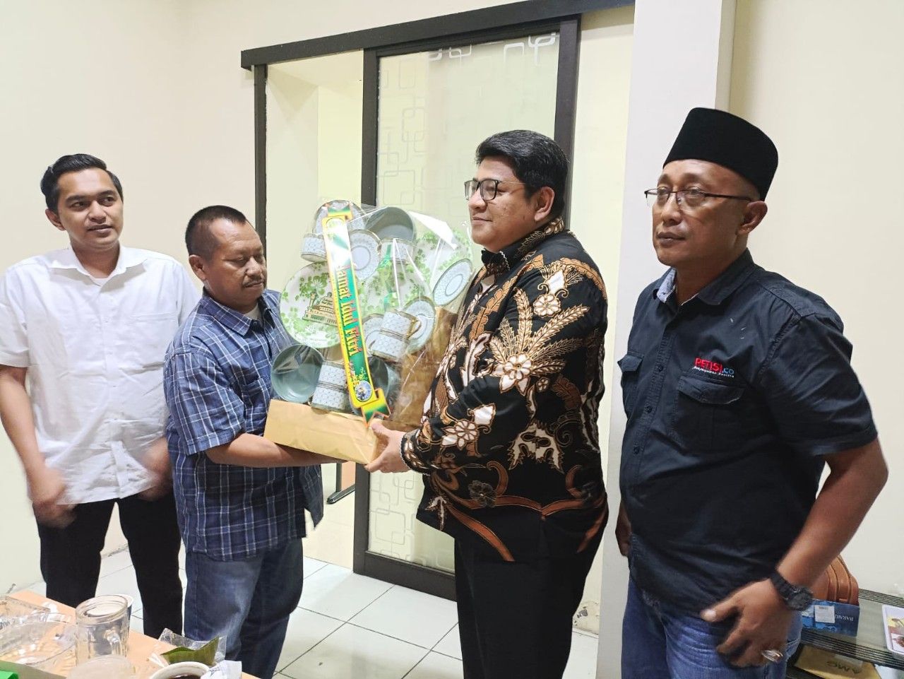 Suasana penuh keakraban pejabat Imigrasi Tanjung Perak dengan pengurus PWI Jatim
