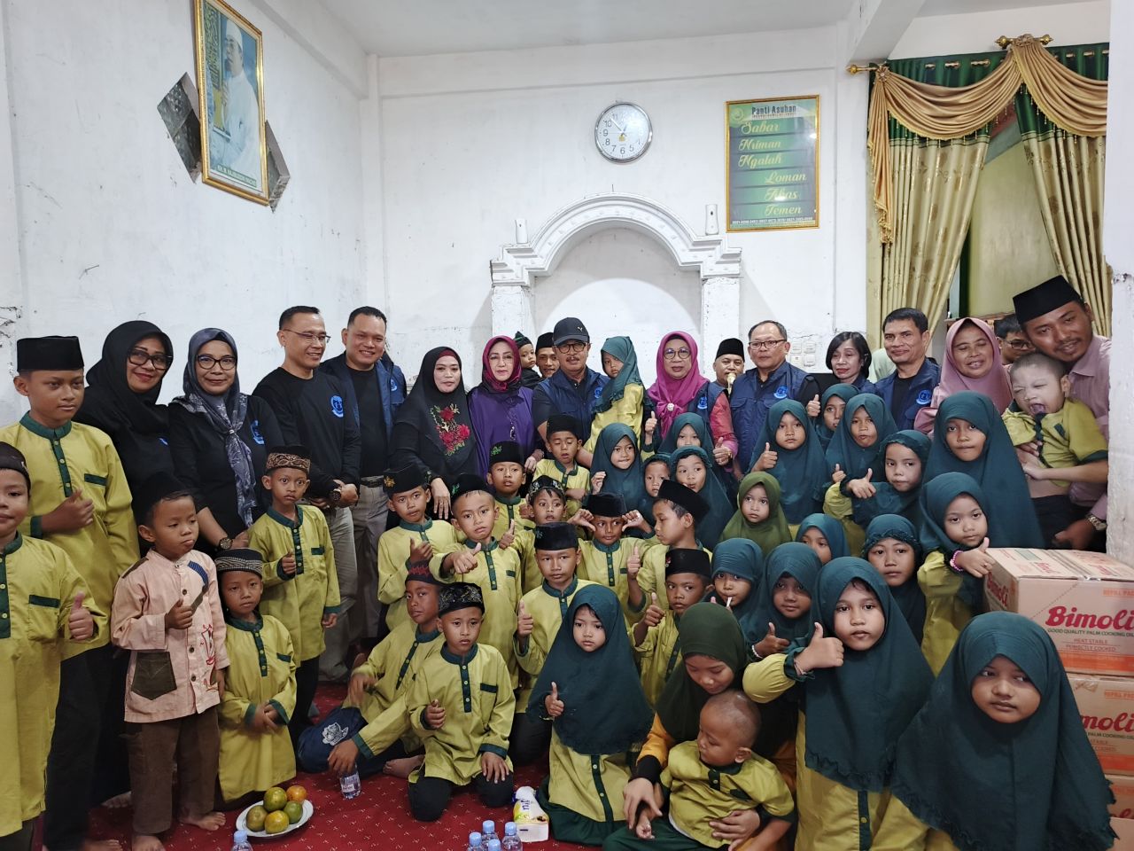 Mahkamah Agung (MA) Peduli di Yayasan Insanul Kamil Al Khaer di kawasan Tropodo, Sidoarjo dan Yayasan Darul Ilmi di kawasan Ketintang, Surabaya