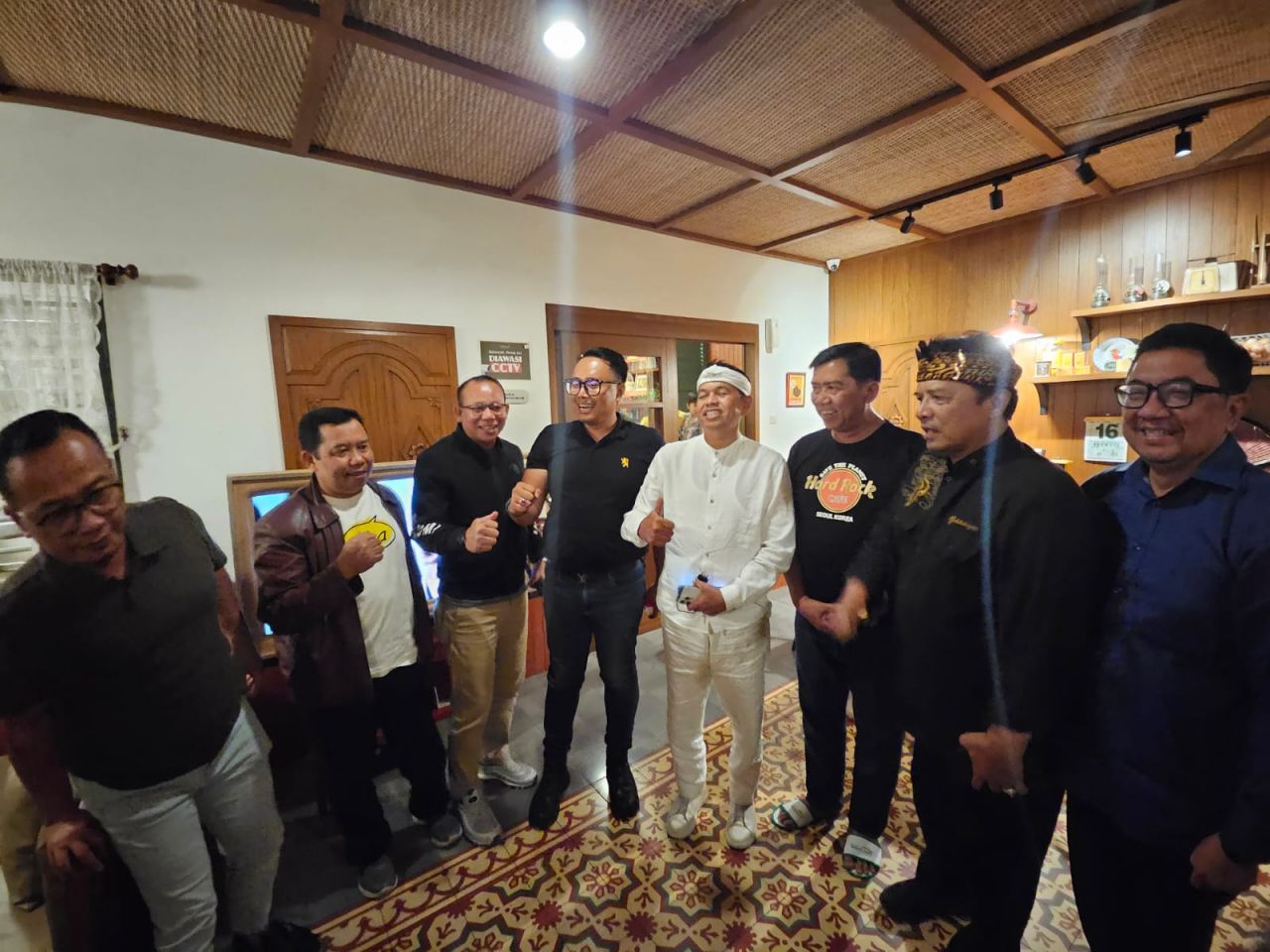 Ahmad Hidayat bersama Dedi Mulyadi saat menghadidi acara "Sapa Kabupaten Bandung" di alun-alun Majalaya, Senin (19/8) malam.