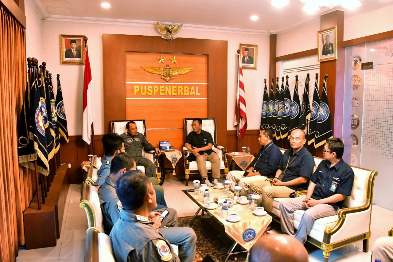 Komandan Puspenerbal Terima Kunjungan Silaturahim GM PT. APl Kancab Juanda