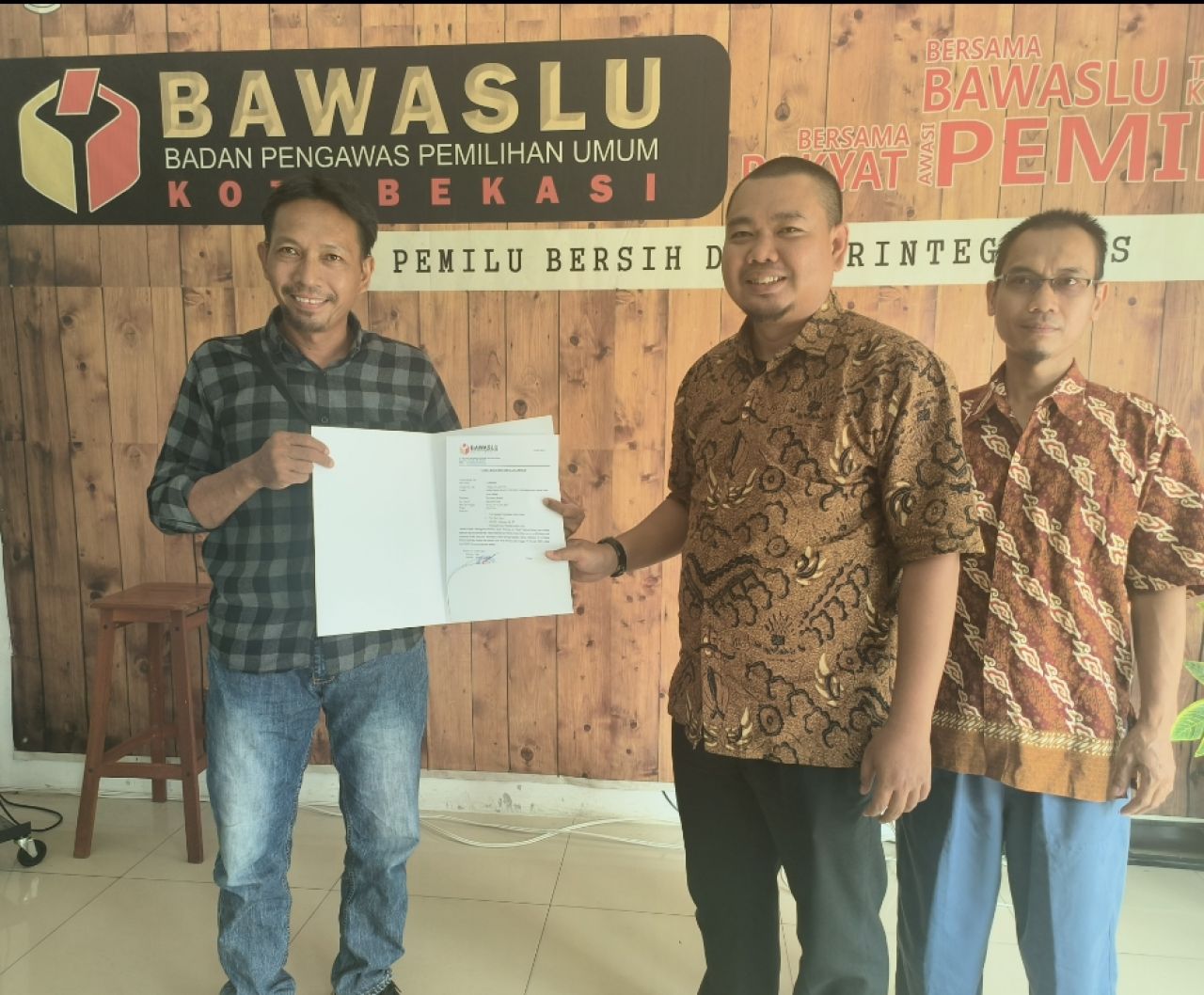 Pasangan Tri Adhianto-Harris Bobihoe Kembali Dilaporkan ke Bawaslu Kota Bekasi