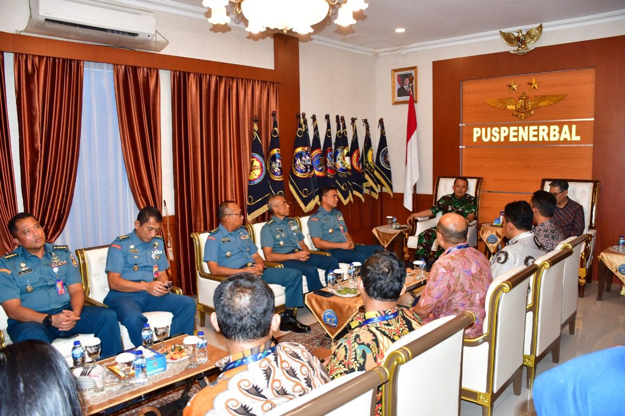 Komandan Puspenerbal Terima Kunjungan Kerja CEO Region IV Angkasa Pura Indonesia