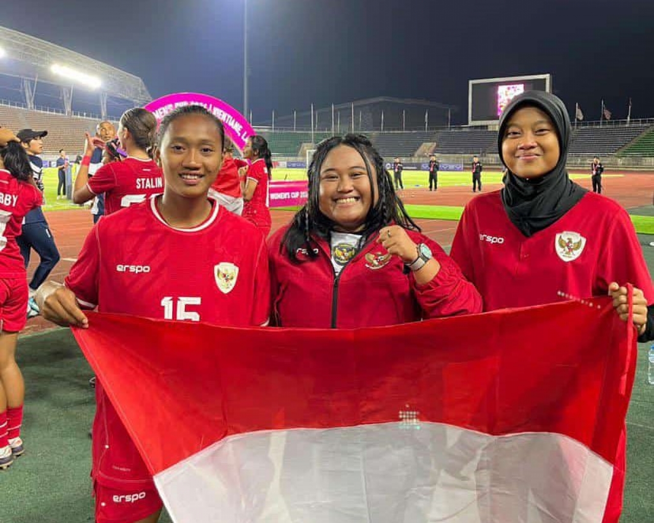 Dua Mahasiswi FIKK UNESA Punya Andil Besar Suksesnya Timnas Putri Indonesia Juarai Piala AFF Wanita