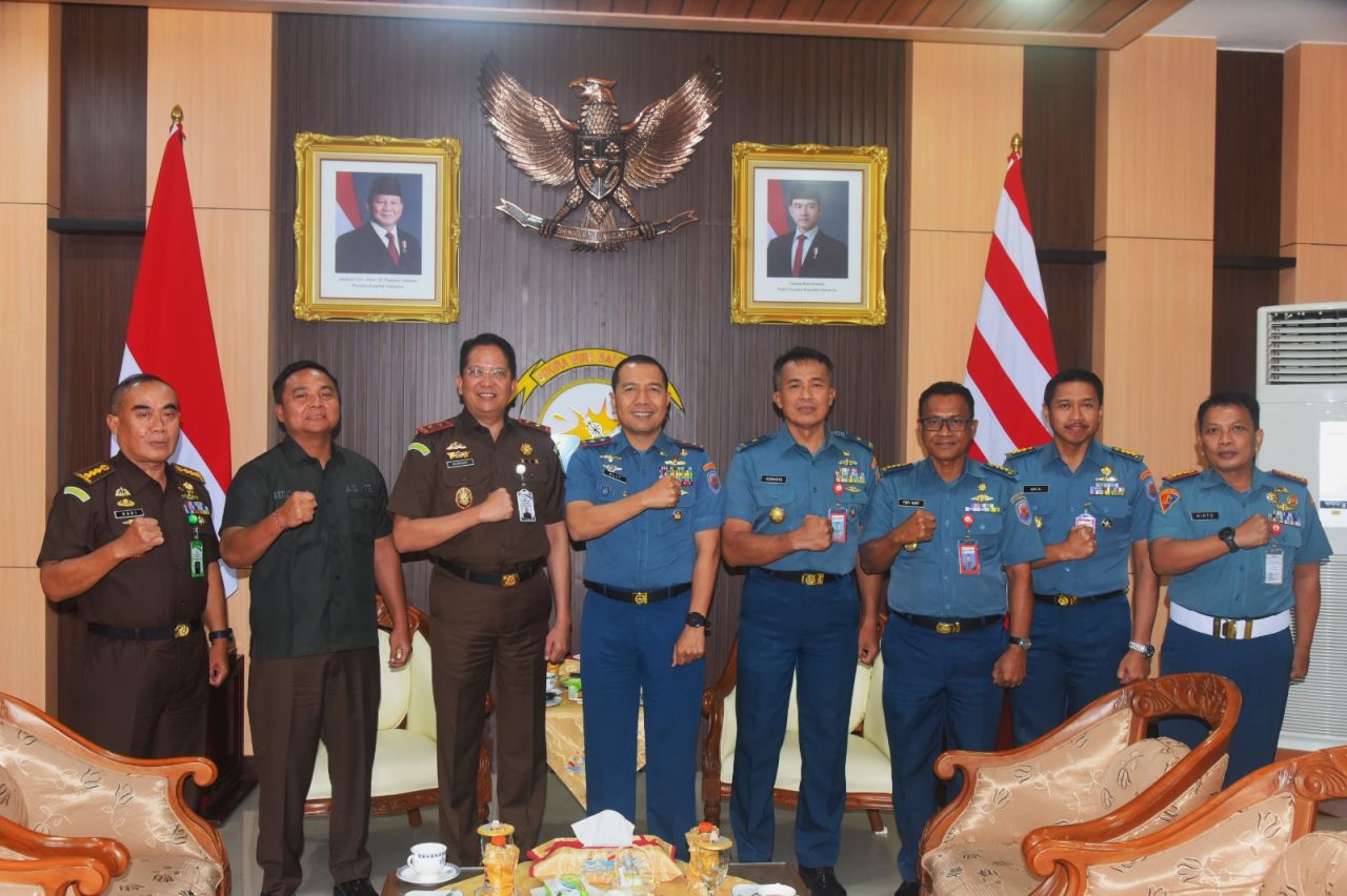 Perkuat Jalinan Silaturahmi, Pangkoarmada II Terima Courtesy Call Kajati Jatim