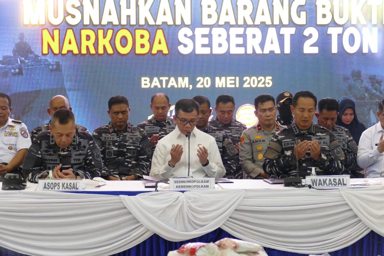Komandan Puspenerbal Hadiri Pemusnahan Barang Bukti Narkotika Seberat 2,061 Ton