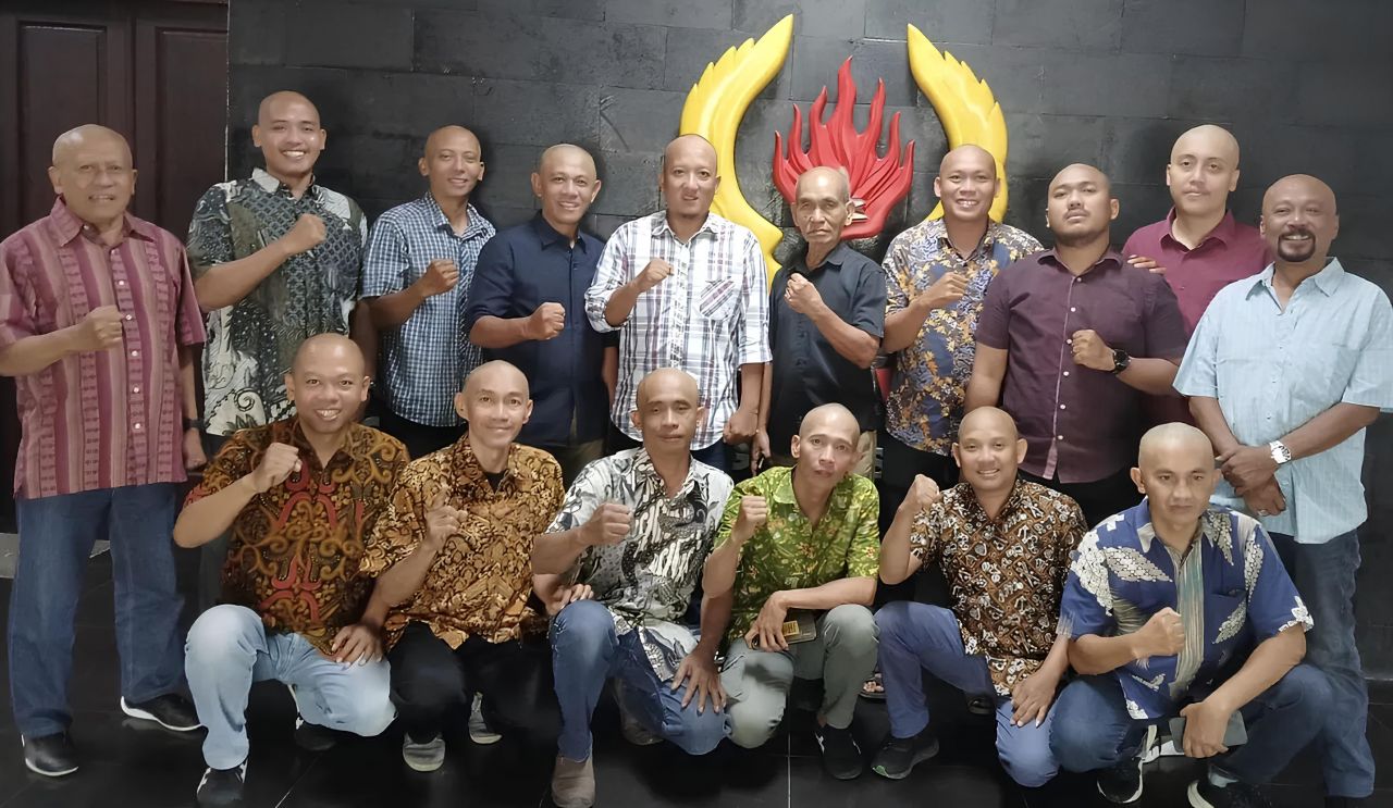 Aksi Gundul Karyawan KONI Jatim, Simbol Syukur atas Keputusan Erick Thohir Cabut Permenpora 14/2024
