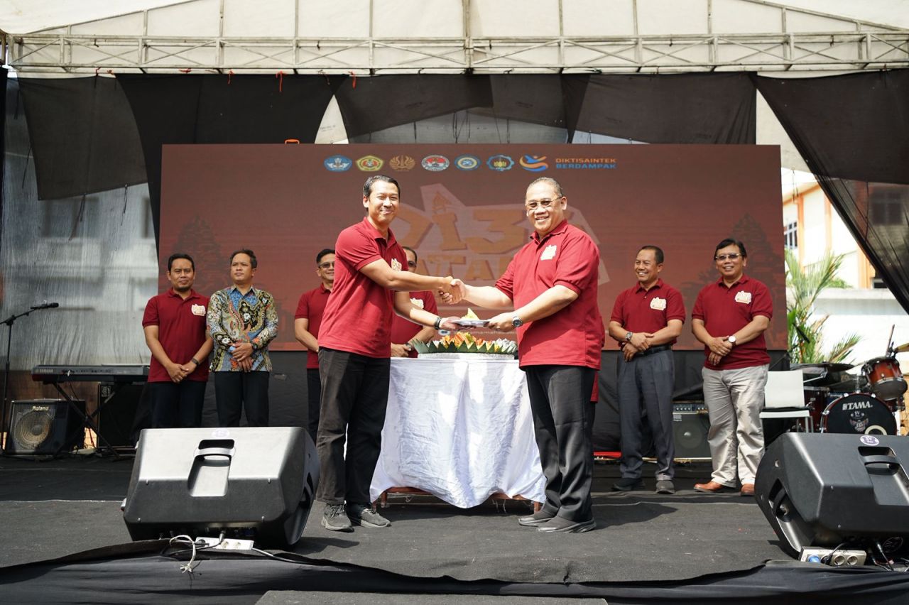 AMN Surabaya Perkuat Solidaritas Mahasiswa Lewat Puncak Dies Natalis ke-3