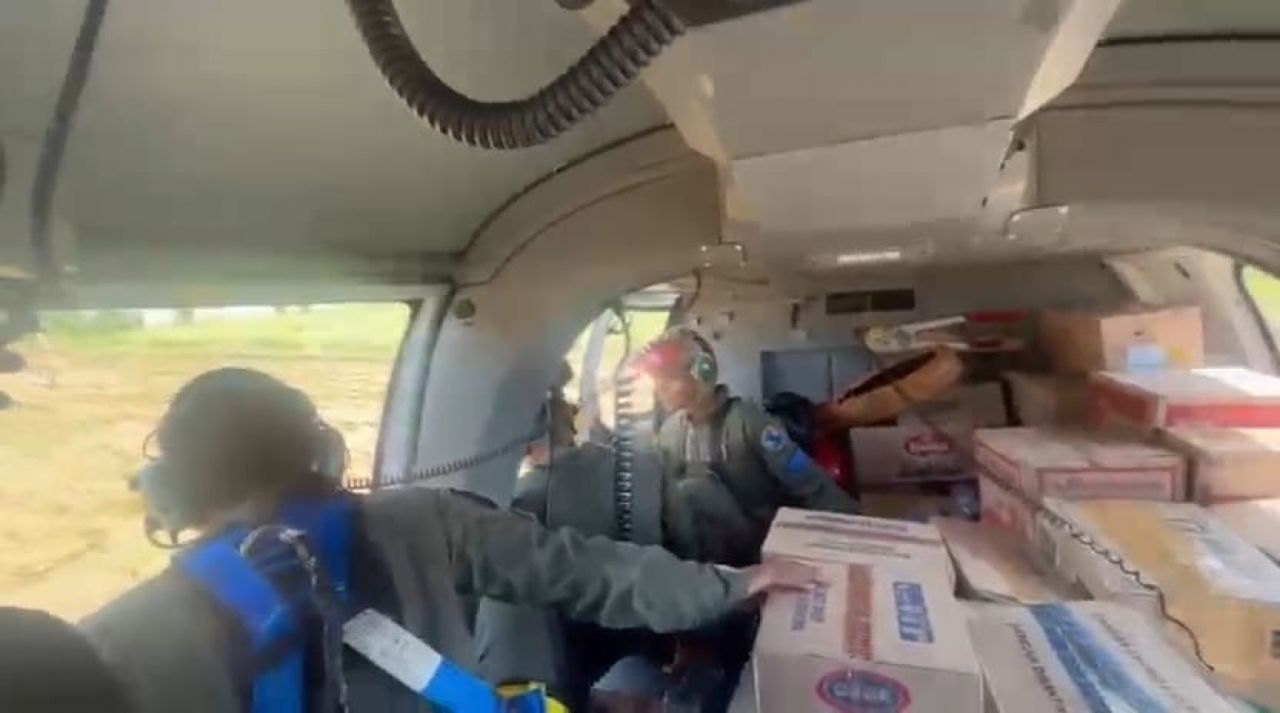 Gerak Cepat, Unsur Helikopter Wing Udara 1 As 565 Mbe Panther Turunkan Bantuan Kemanusiaan di Tapanuli Tengah